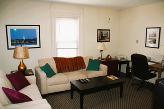 96 Highland St in Portsmouth, NH - Foto de edificio - Building Photo