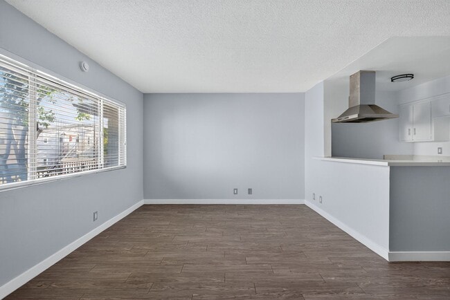 1121 Daisy Ave in Long Beach, CA - Building Photo - Building Photo