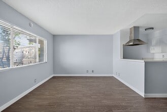 1121 Daisy Ave, Unit 09 in Long Beach, CA - Building Photo - Building Photo