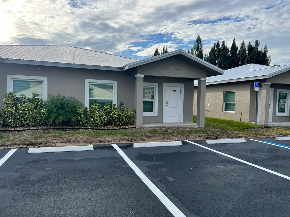208 NW 16th St in Okeechobee, FL - Building Photo