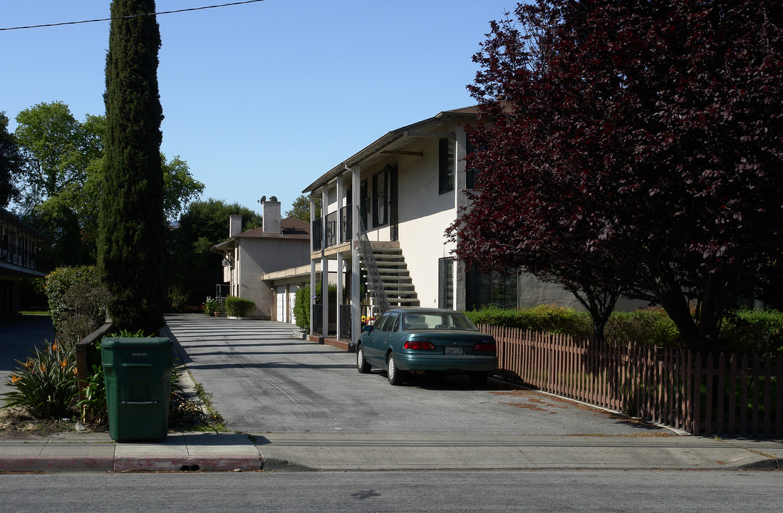 1702-1710 Kentfield Ave in Redwood City, CA - Building Photo