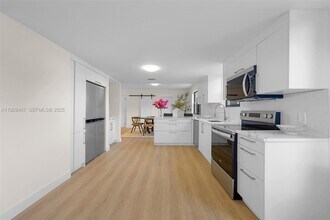 7994 Crespi Blvd in Miami Beach, FL - Building Photo - Building Photo