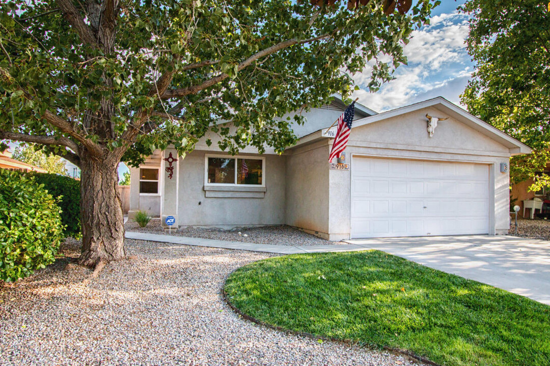 916 Tiffin Meadows Dr in Rio Rancho, NM - Building Photo