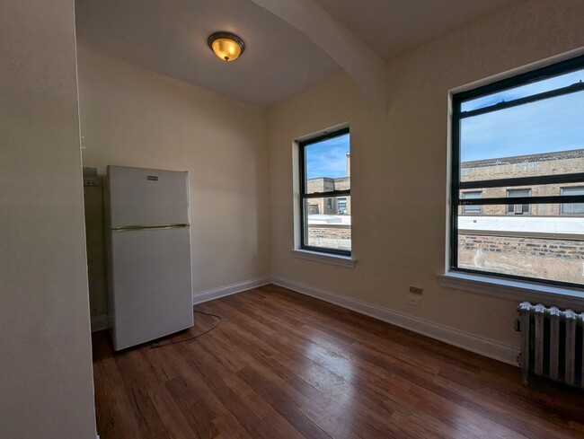 5357 N Kenmore Ave, Unit #5417-608 in Chicago, IL - Building Photo - Building Photo