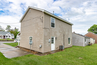 13 W Chestnut St in Oxford, OH - Foto de edificio - Building Photo