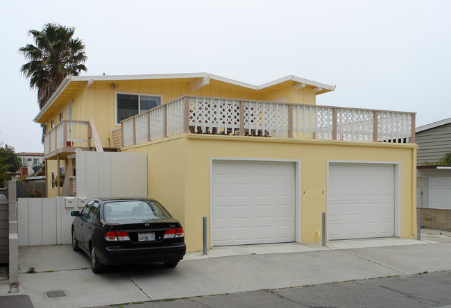 1090-1100 Pittsfield Ln in Ventura, CA - Building Photo - Building Photo