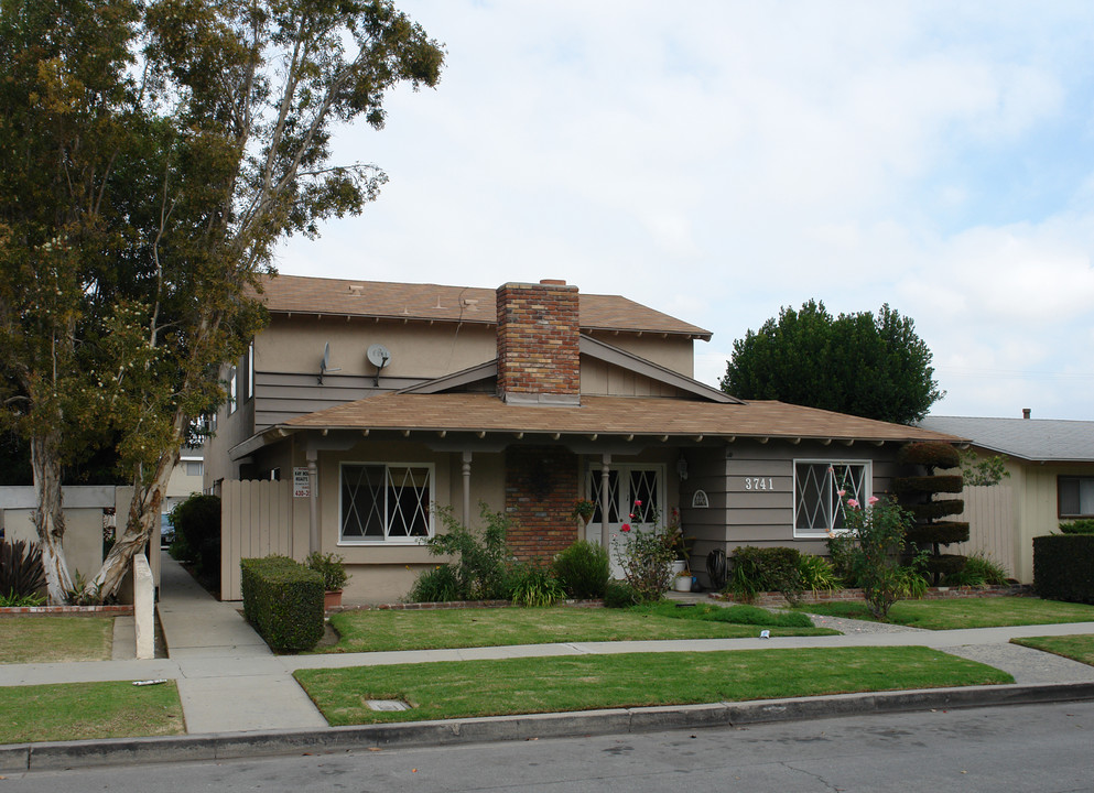 3741 Howard Ave in Los Alamitos, CA - Foto de edificio