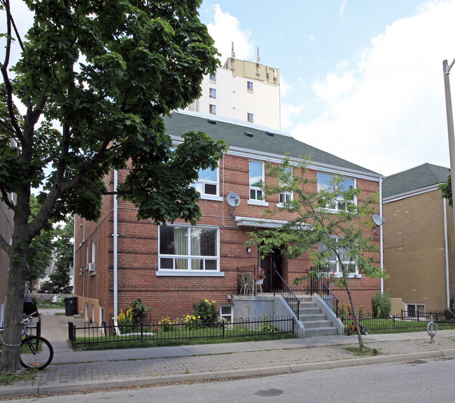 11 Norris Cres in Toronto, ON - Building Photo - Building Photo