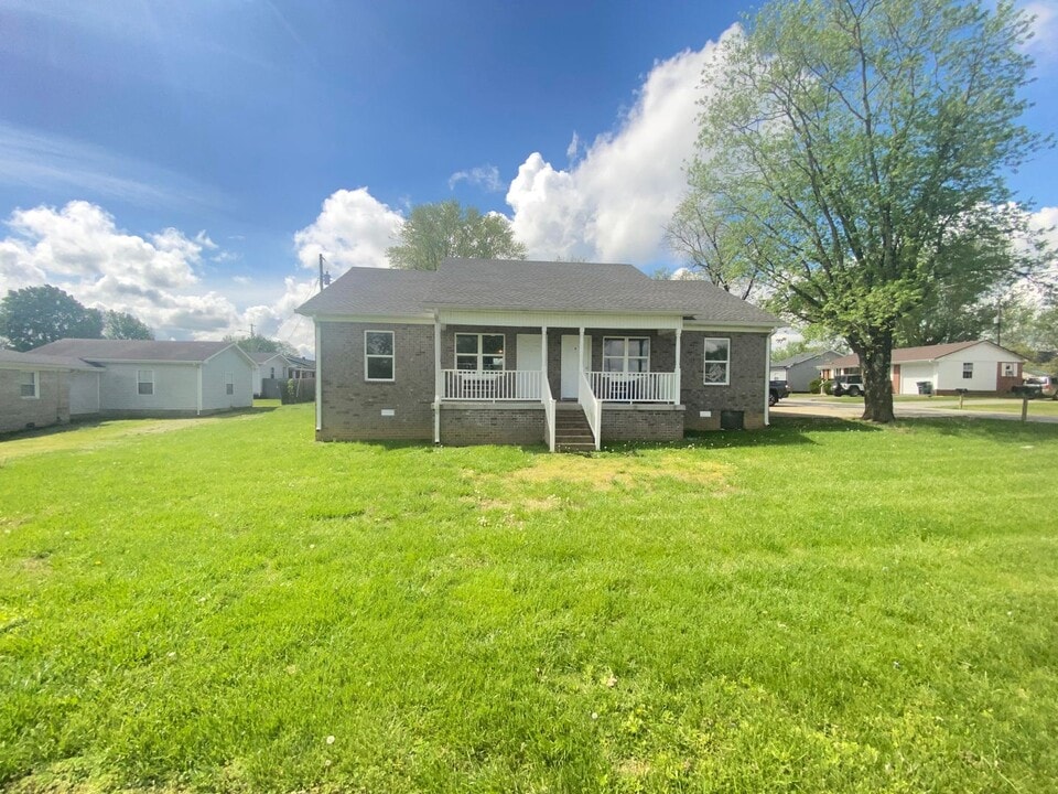 710 Courthouse View St in Lafayette, TN - Building Photo