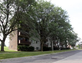 75 Irwin Rd in Toronto, ON - Building Photo