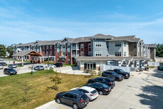 Meadowview of Johnston in Johnston, IA - Building Photo - Building Photo