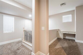 220 Via Mezza Luna Ct in Henderson, NV - Building Photo - Building Photo