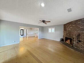 2393 Sunset Dr in Escondido, CA - Building Photo - Building Photo