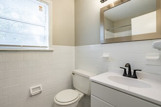 North Pointe Apartments in Griffin, GA - Building Photo - Interior Photo