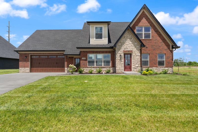 8138 Farming Way in Charlestown, IN - Building Photo