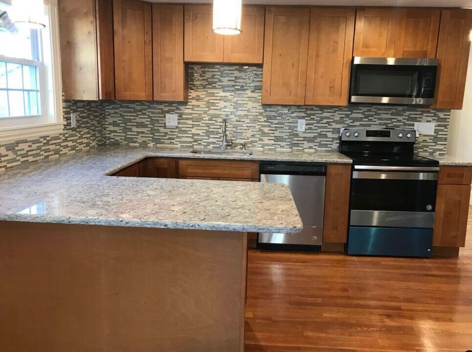 5 Ellsworth Rd, Unit 1 in Peabody, MA - Building Photo