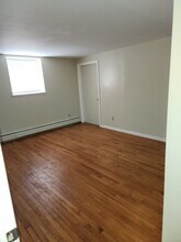 300 Gino Merli Dr in Blakely, PA - Foto de edificio - Building Photo