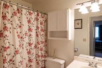 Heritage Village Apartments in Guilderland, NY - Foto de edificio - Interior Photo