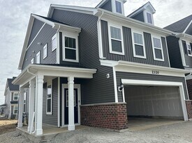 2320 Horseshoe Cir in Naperville, IL - Building Photo