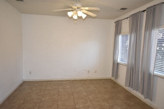 1564 Blue Beaver Way in Roseville, CA - Building Photo - Building Photo