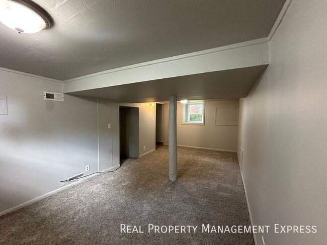 Lower Level Studio Apartment in Sioux Falls, SD - Building Photo - Building Photo