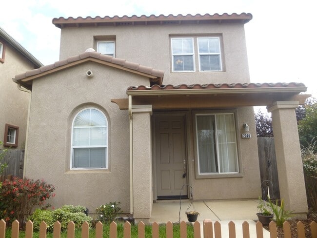 2244 Lily Ln in Santa Maria, CA - Building Photo - Building Photo