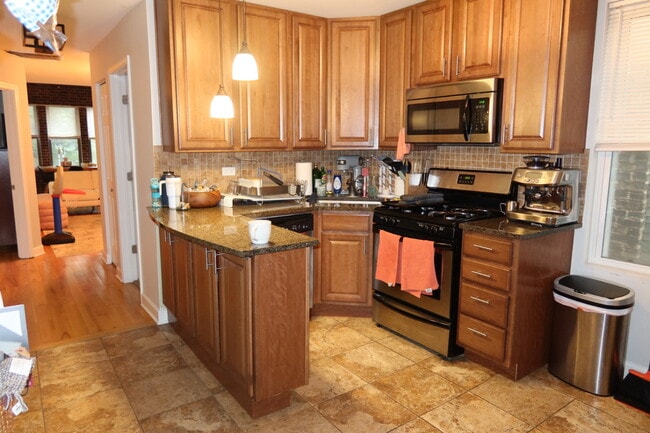 2036 N Honore St in Chicago, IL - Building Photo - Building Photo