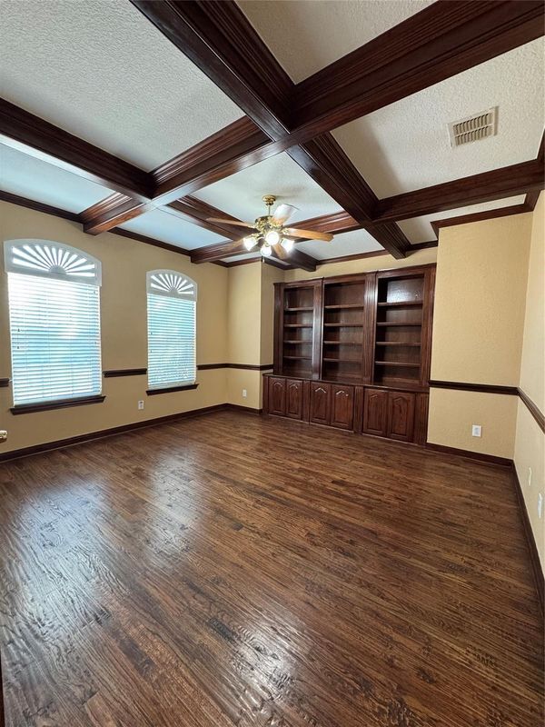 9101 Forest Hills Dr in Irving, TX - Foto de edificio - Building Photo
