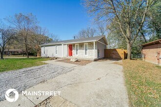 7710 Dominique Dr in Louisville, KY - Building Photo - Building Photo