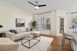 eaves North Dallas in Dallas, TX - Foto de edificio - Building Photo