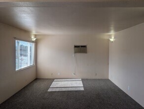 133 NE Main St in Winston, OR - Building Photo - Building Photo