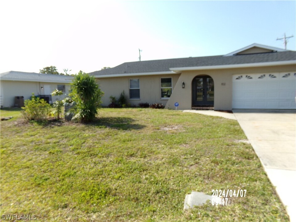 102 SE 43rd Terrace in Cape Coral, FL - Foto de edificio