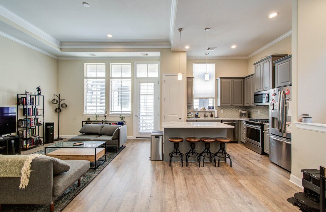 2115 Naomi St in Houston, TX - Building Photo