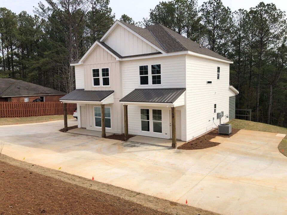 368-370 Mobley Rd in Hamilton, GA - Building Photo