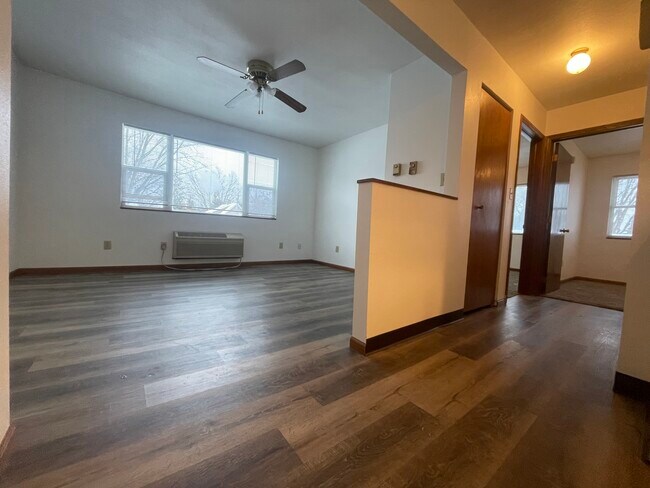 20427 W Clark Ave #5, Unit 5