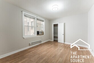 515 W Belmont Ave, Unit 34 in Chicago, IL - Building Photo - Building Photo