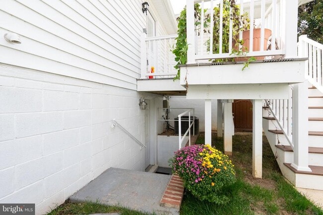 property at 7605 Hayfield Rd
