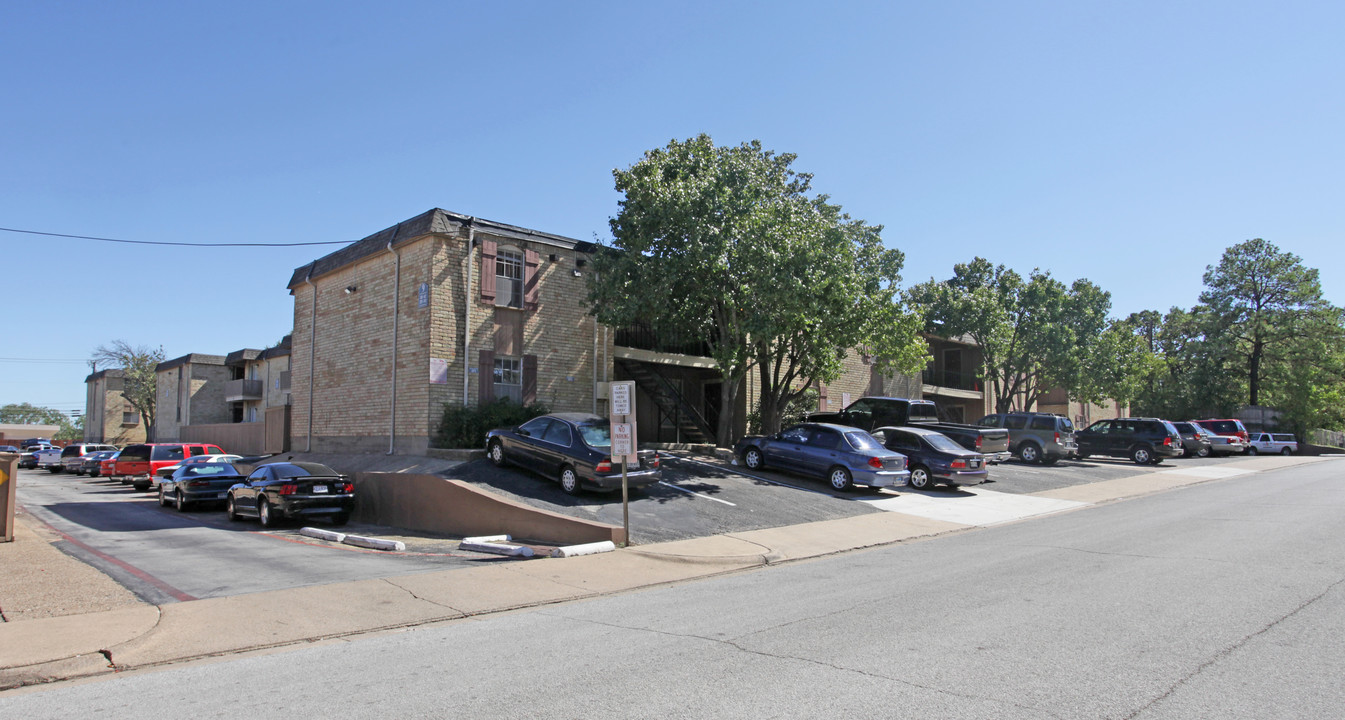 Hurst Gardens in Hurst, TX - Building Photo