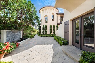 8 Whalers Bluff in Newport Beach, CA - Building Photo - Building Photo