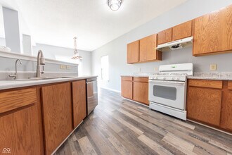 2977 Sentiment Ln in Greenwood, IN - Foto de edificio - Building Photo