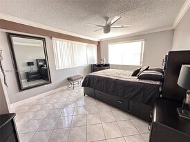 250 181 Dr in Sunny Isles Beach, FL - Building Photo