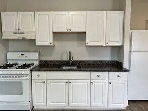 207 Broadway, Unit 2 in Everett, MA - Foto de edificio - Building Photo