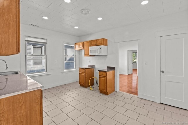 56 Blake St in New Haven, CT - Building Photo - Building Photo