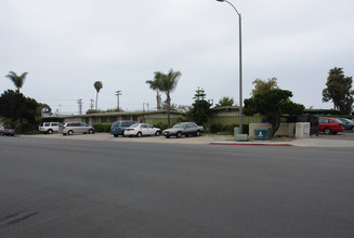 Halekulani Apartments in Imperial Beach, CA - Building Photo - Building Photo