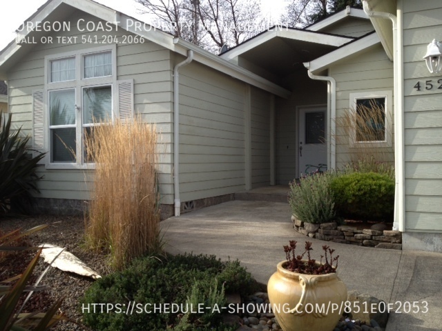 4526 SE Heron Loop in Lincoln City, OR - Building Photo - Building Photo