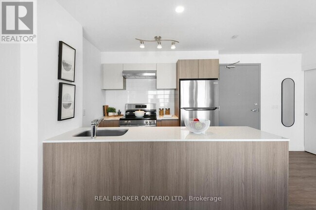 100 Manett Crescent in Brampton, ON - Building Photo - Building Photo