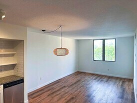 2630 SW 28th St, Unit 58 in Miami, FL - Building Photo