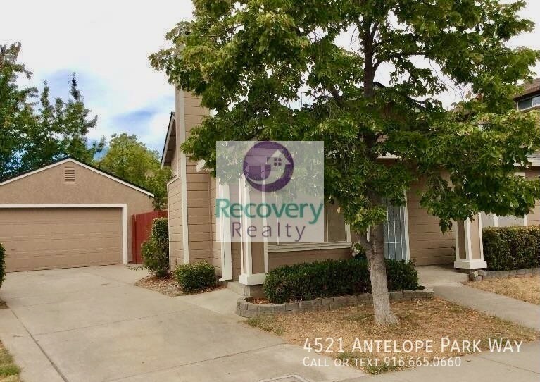 4521 Antelope Park Way in Antelope, CA - Foto de edificio