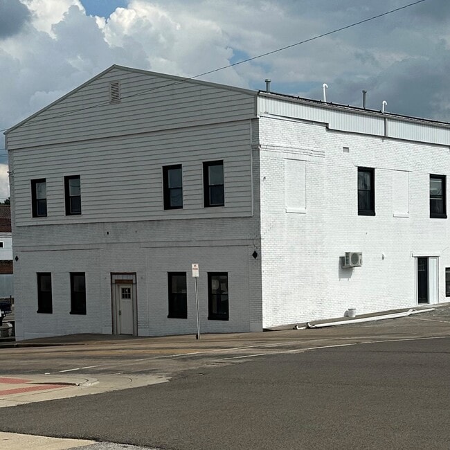 property at 105 E Poplar St