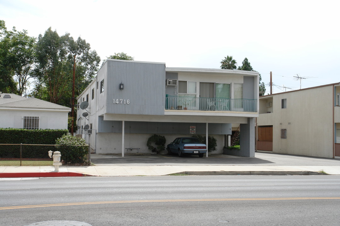 14716 Magnolia Blvd in Sherman Oaks, CA - Building Photo